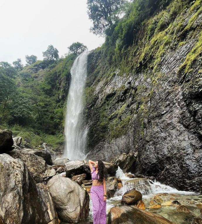 bhirti fall in munsiyari