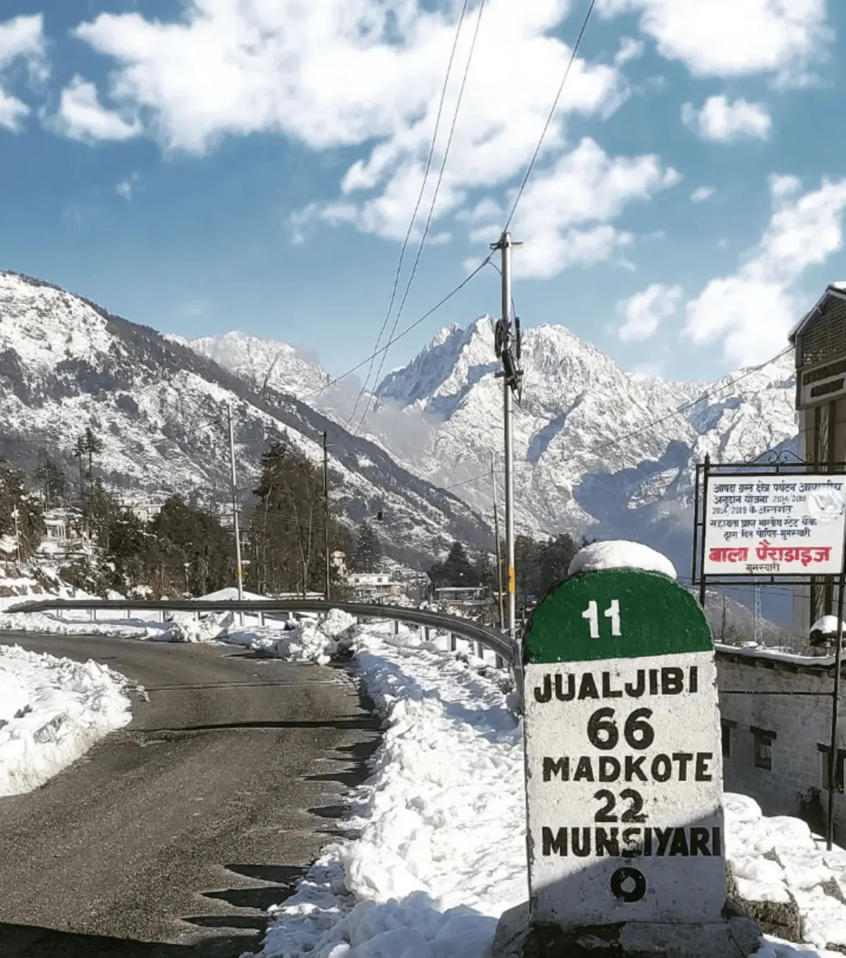 snow mountains of munsiyari road